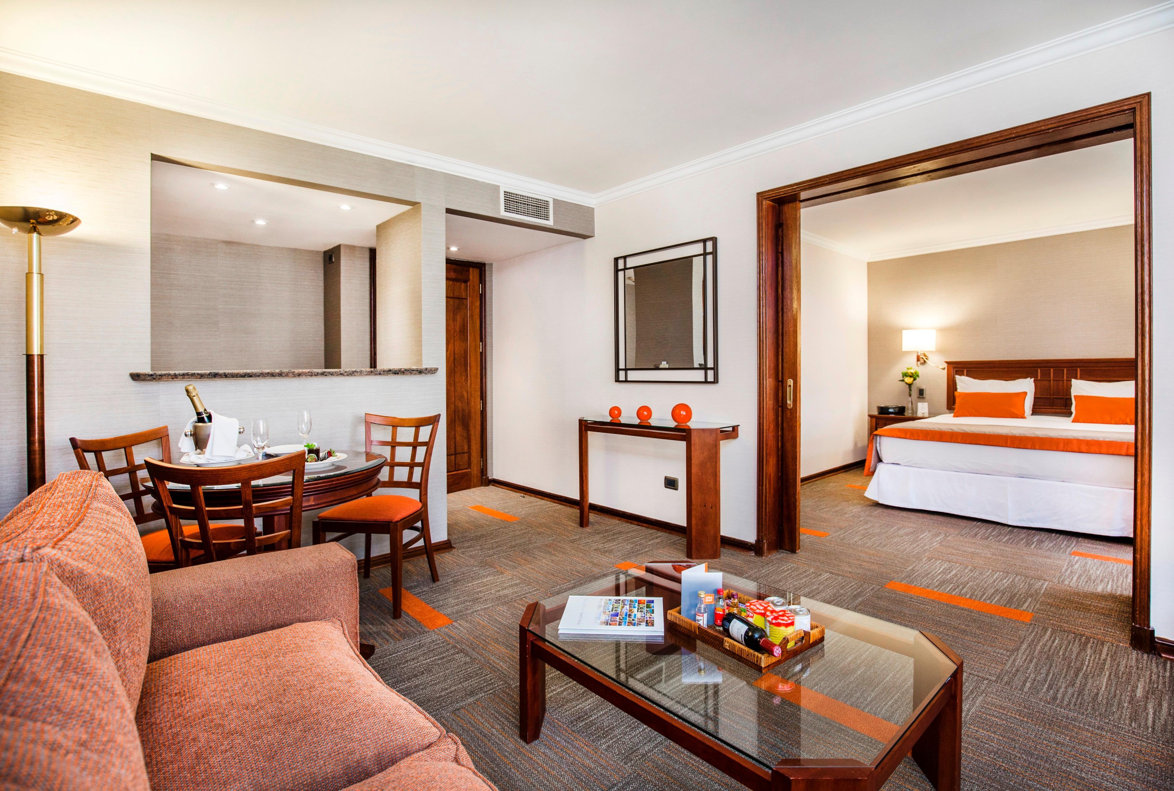 Plaza El Bosque Ebro Hotel Santiago Kültér fotó Suite