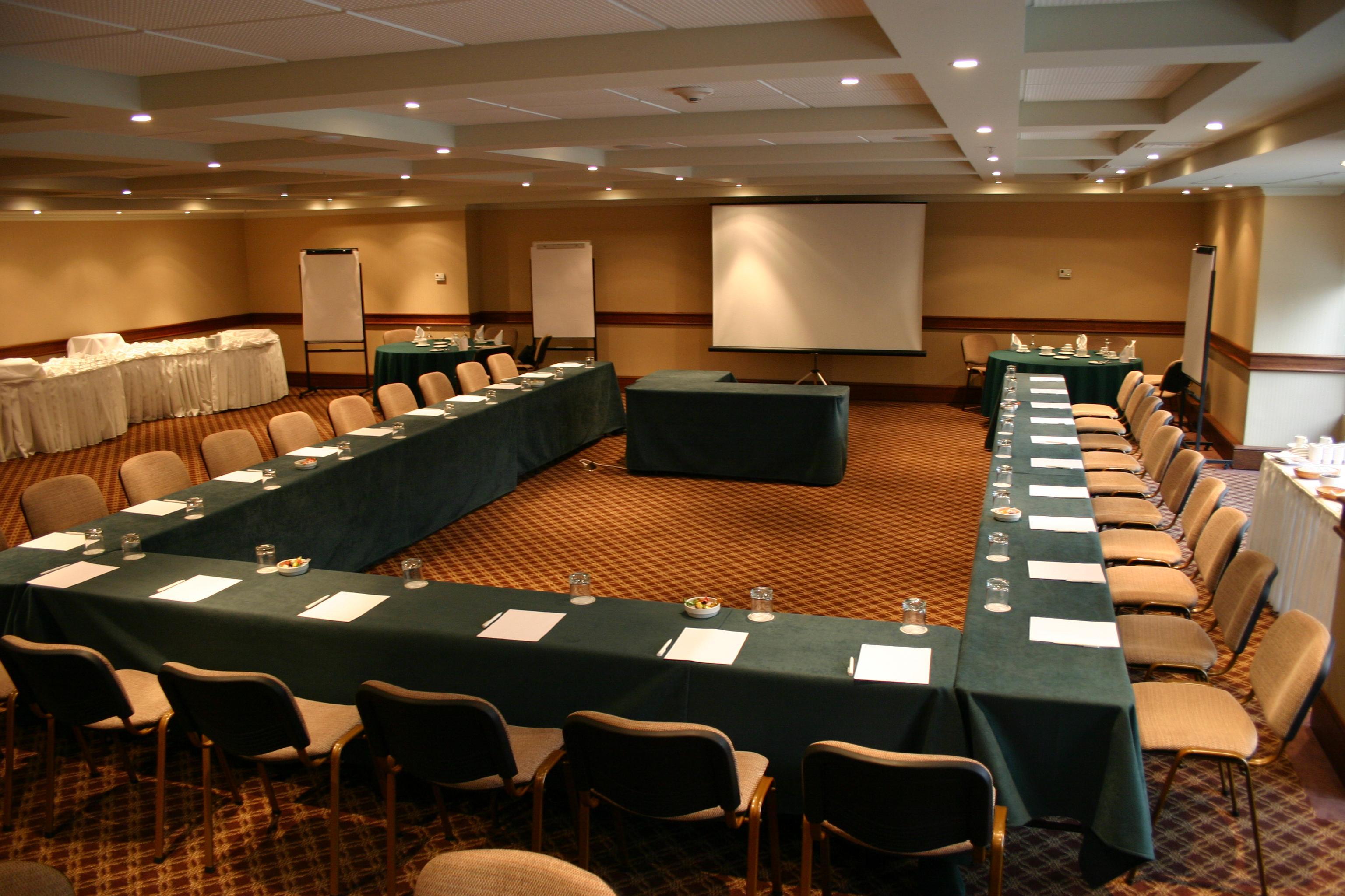 Plaza El Bosque Ebro Hotel Santiago Kültér fotó A meeting room