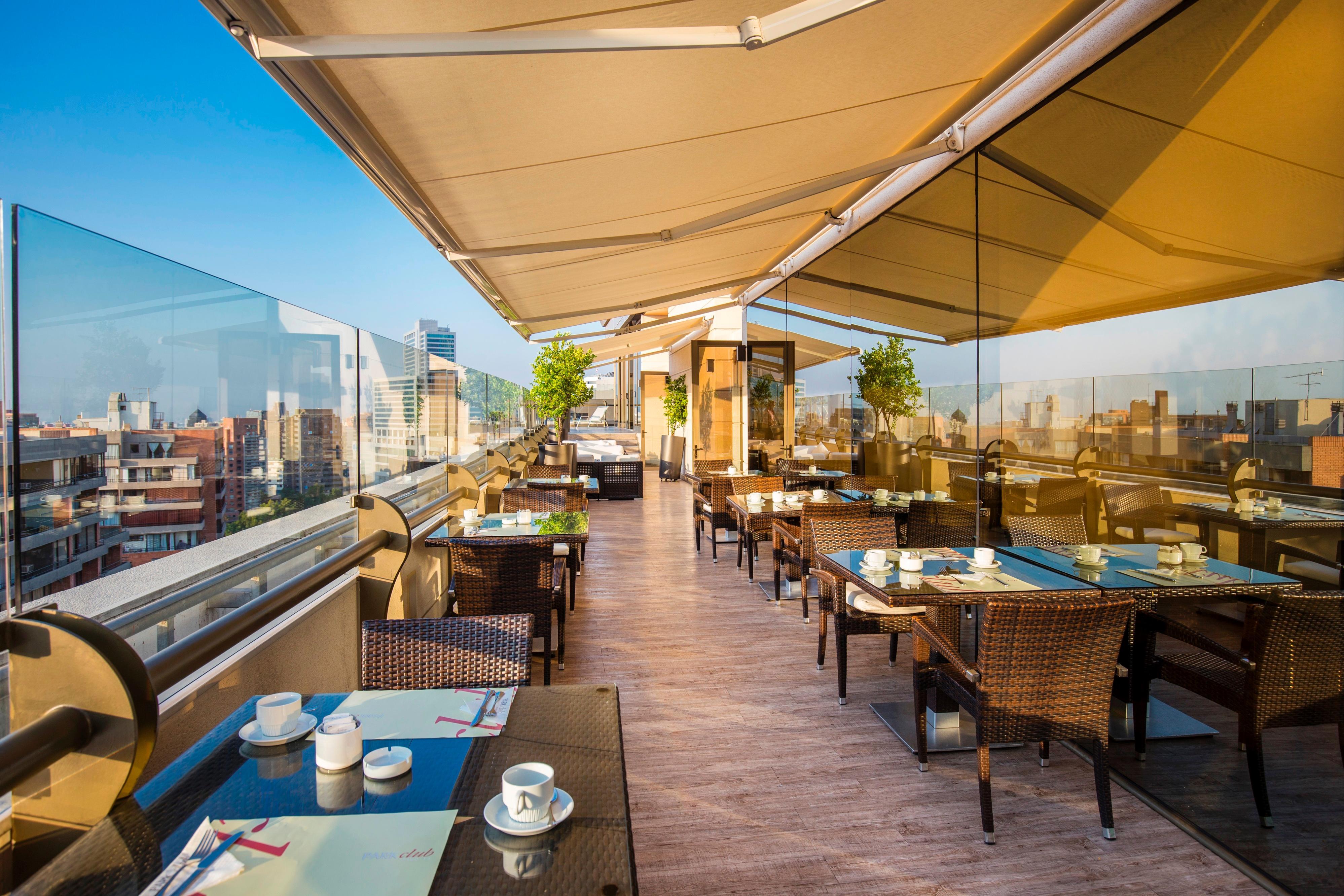 Plaza El Bosque Ebro Hotel Santiago Kültér fotó Skyline Bar