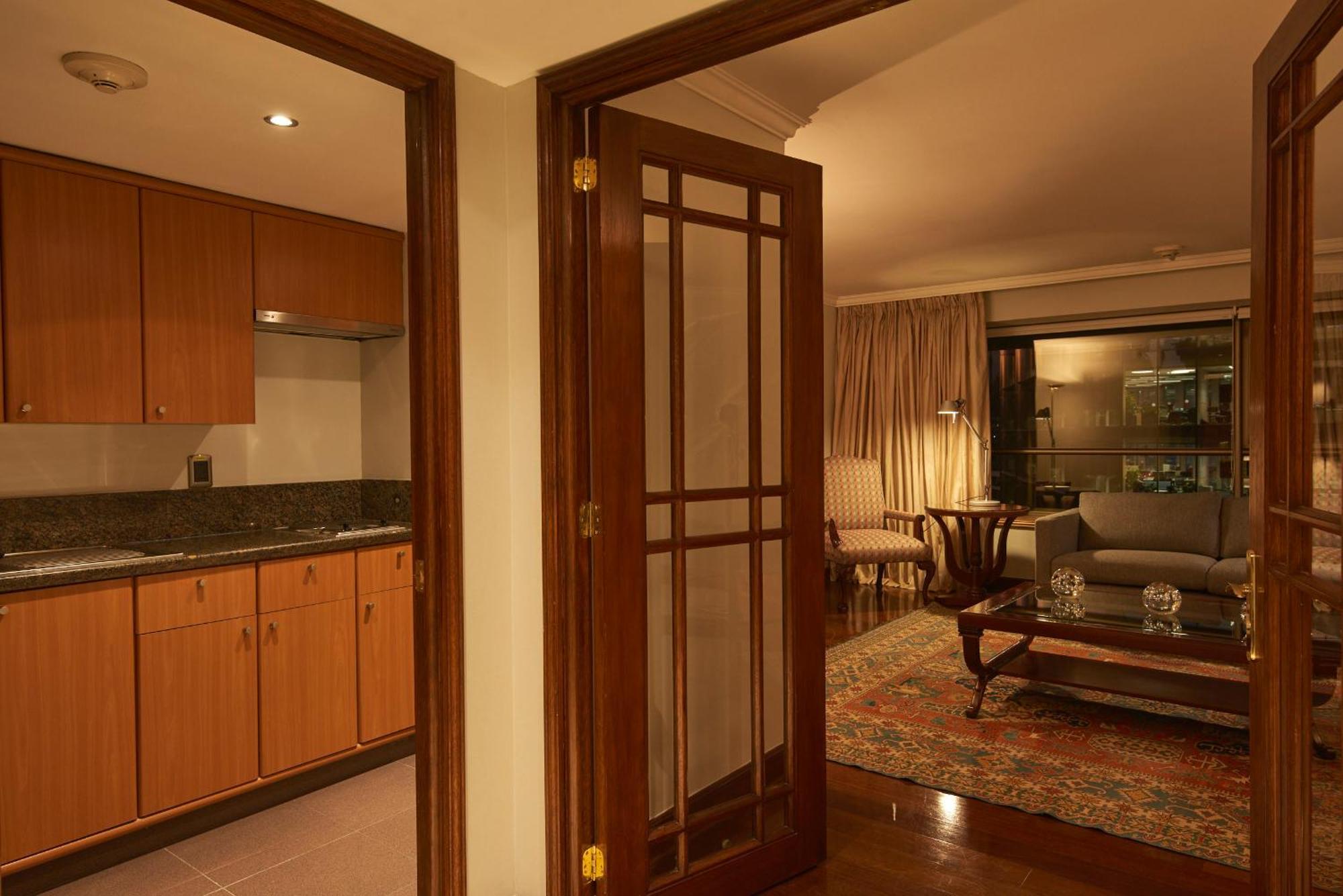 Plaza El Bosque Ebro Hotel Santiago Kültér fotó A typical apartment at The Peninsula Manila