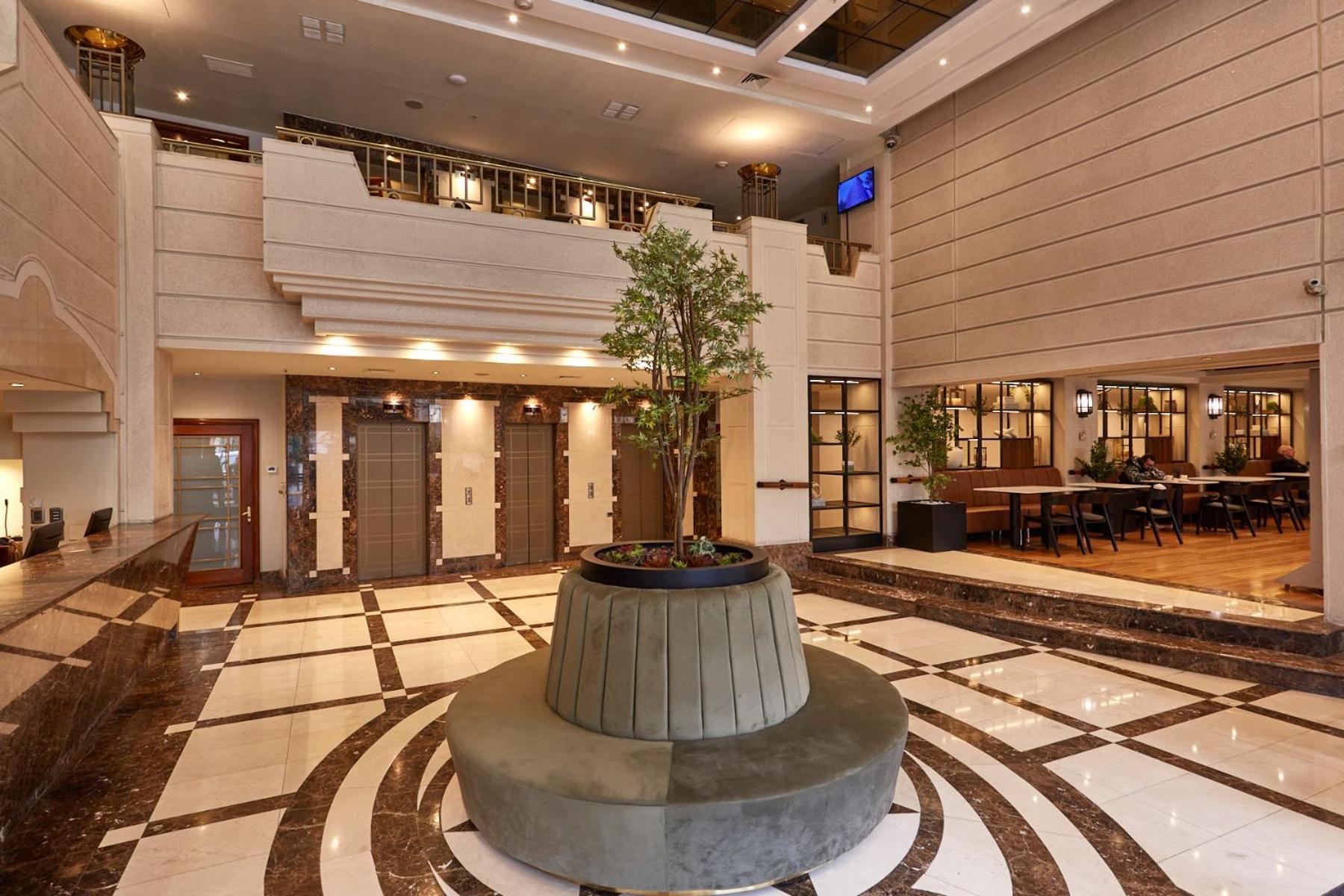 Plaza El Bosque Ebro Hotel Santiago Kültér fotó Lobby