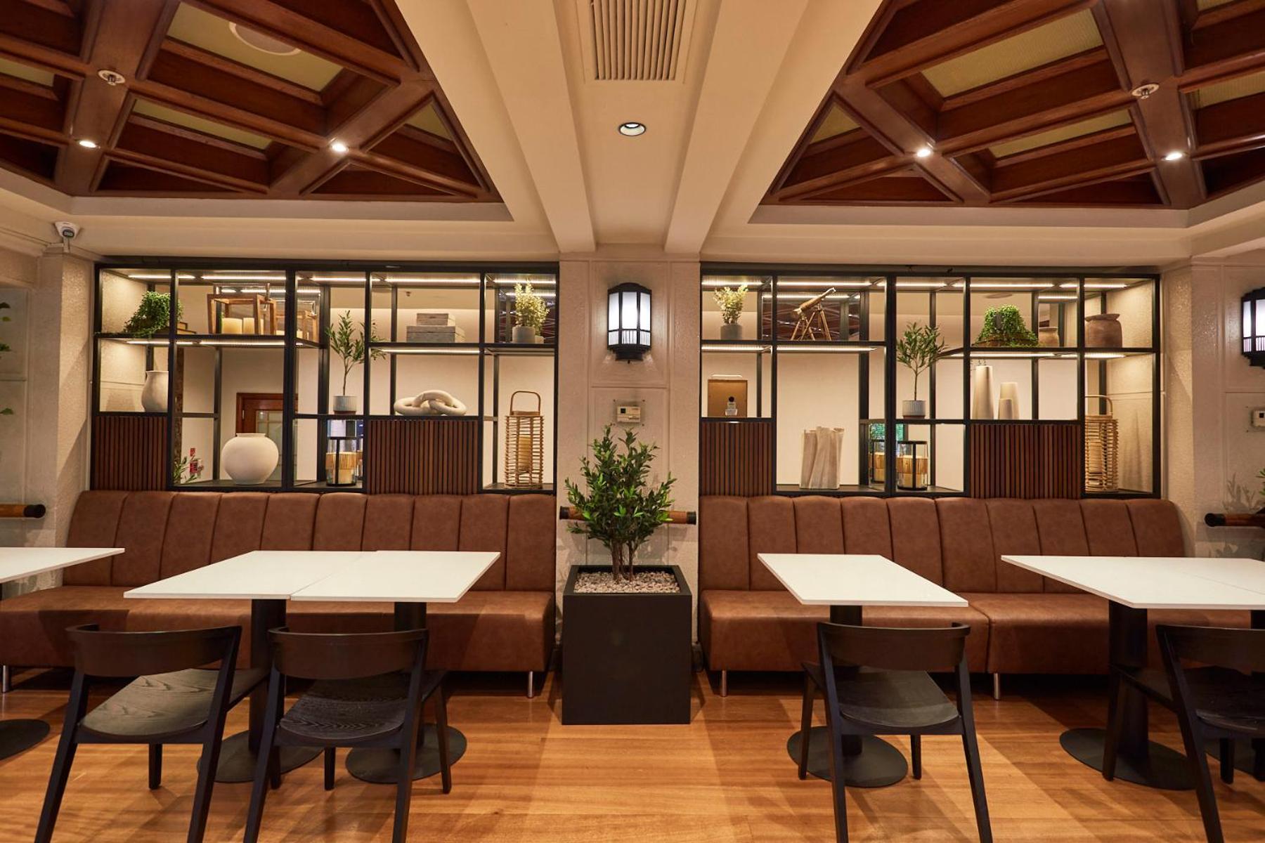 Plaza El Bosque Ebro Hotel Santiago Kültér fotó Interior of a restaurant