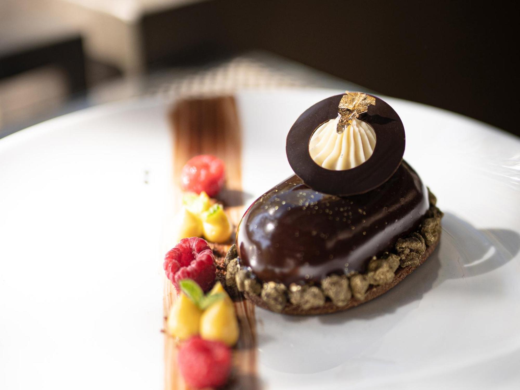 Plaza El Bosque Ebro Hotel Santiago Kültér fotó A chocolate dessert