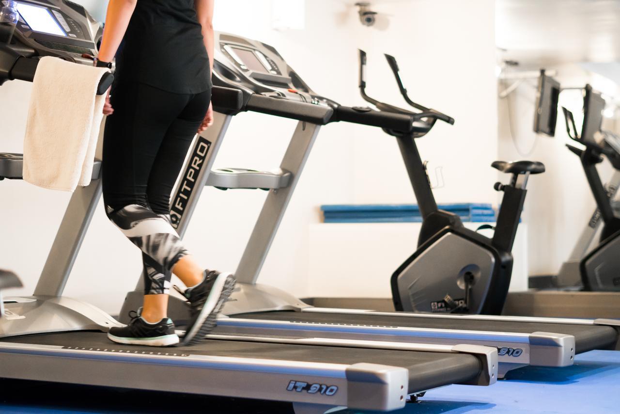Plaza El Bosque Ebro Hotel Santiago Kültér fotó A treadmill